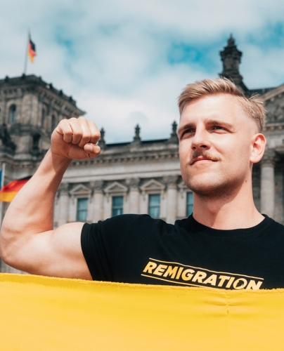 Demoshirt »Remigration – send them back«